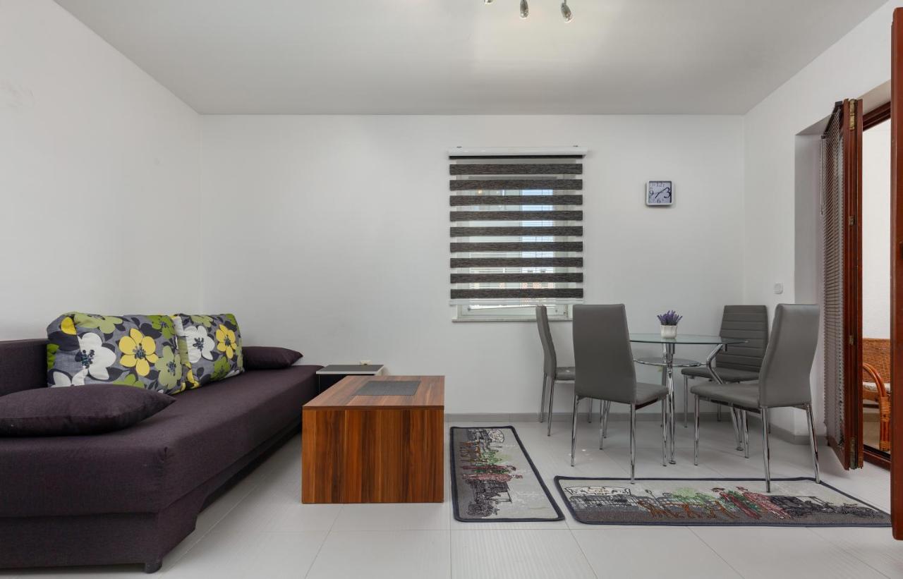 Apartma Smaila 1729 *