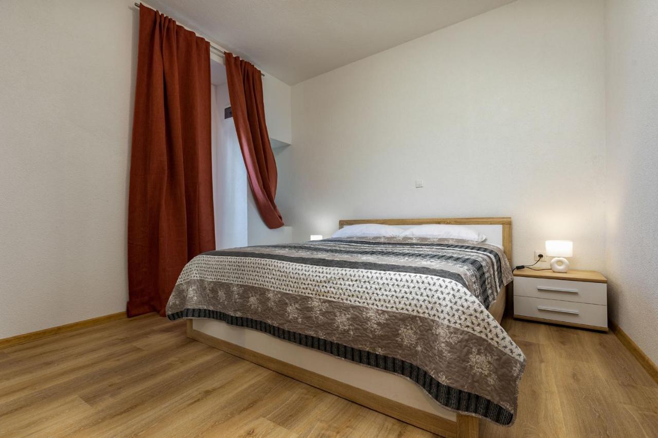 Apartma Smaila 1729 *