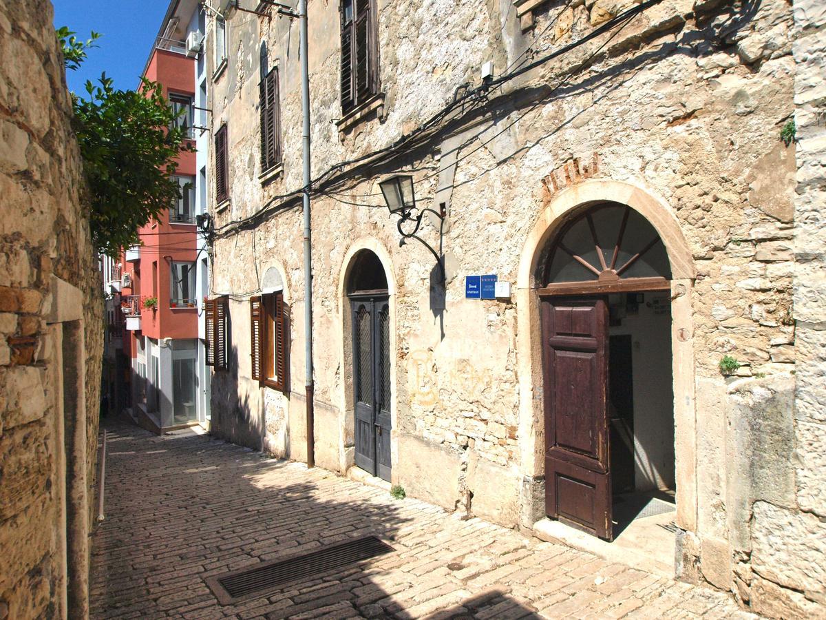 Smaila 1729 Pula